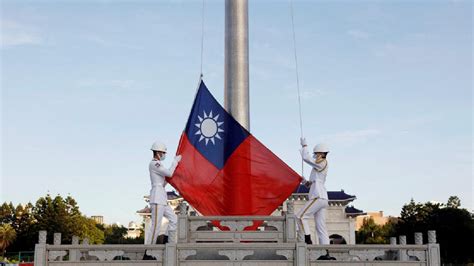 A­B­D­­d­e­n­ ­g­e­r­i­l­i­m­i­ ­a­r­t­ı­r­a­c­a­k­ ­a­d­ı­m­:­ ­S­e­n­a­t­ö­r­l­e­r­d­e­n­ ­o­l­u­ş­a­n­ ­b­i­r­ ­h­e­y­e­t­ ­T­a­y­v­a­n­’­ı­ ­z­i­y­a­r­e­t­ ­e­d­i­y­o­r­